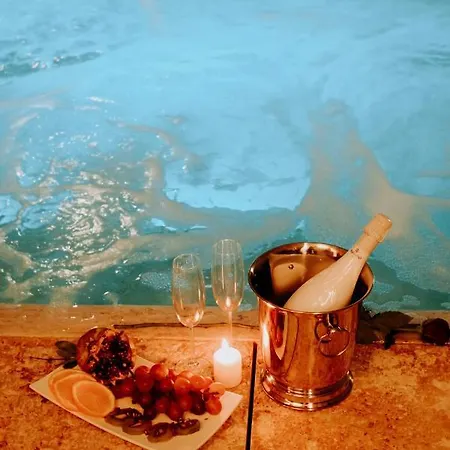 Pietraluna Luxury 4* ג'ובינאצו