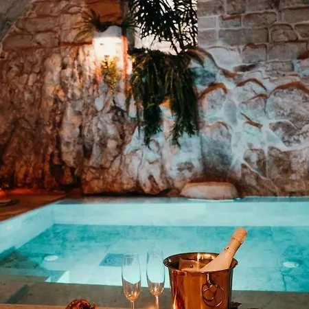 Pietraluna Luxury Bed & Breakfast 4*