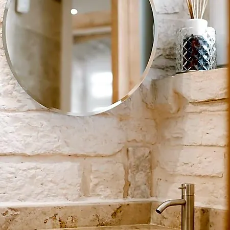 Bed & Breakfast Pietraluna Luxury 4*