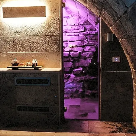 Pietraluna Luxury Bed & Breakfast 4*