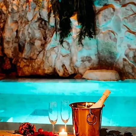 Bed & Breakfast Pietraluna Luxury 4*