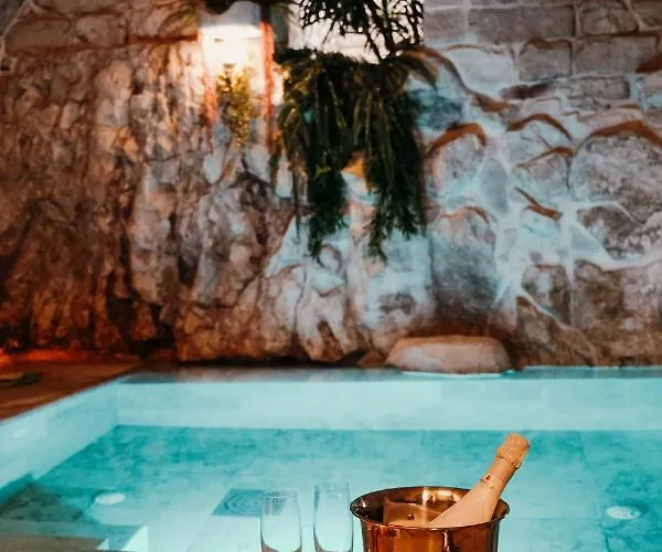 Pietraluna Luxury Bed and breakfast 4*